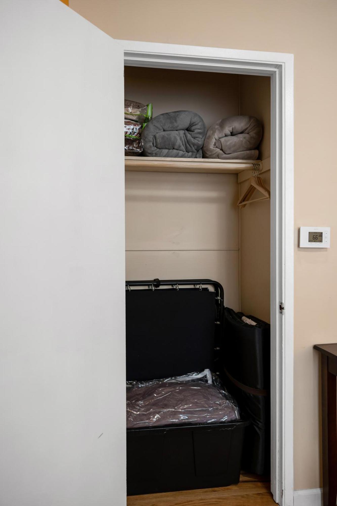 Brighton Private - Walk To Metro Guest house *